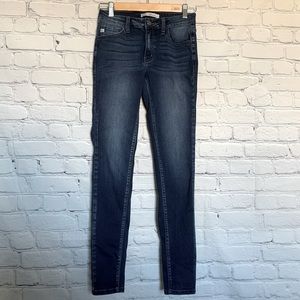 Kancan estilo dark wash skinny jeans 24